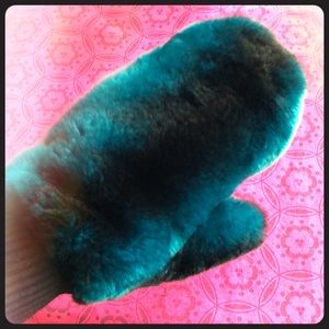Peacock colored fur gloves NWT / OS gorgeous !!!